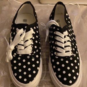 Avon Spring Ready Sneakers Size 7